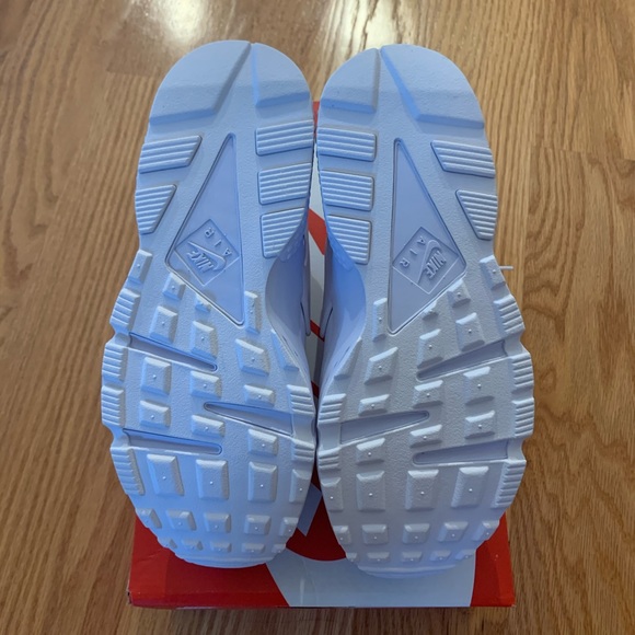 Nike Air Huarache Men 7.0/ Women 8.5 New - Picture 3 of 9